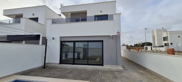 Chalet de 3 habitaciones en Villamartin, Orihuela en venta con piscina - 549.900 € (Ref: 10026345)