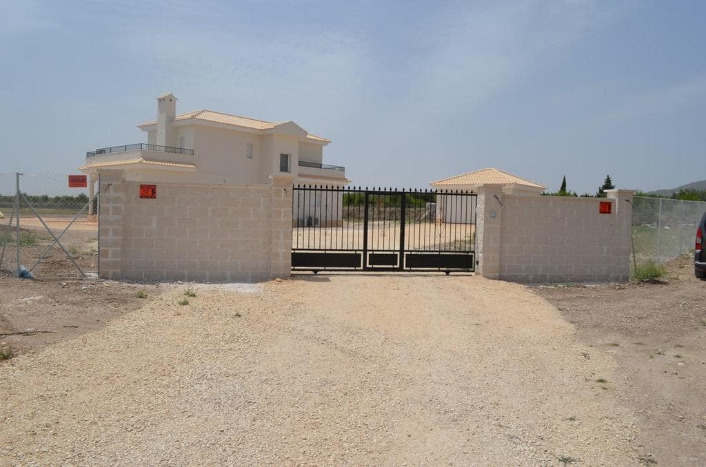 4 Zimmer Villa zu verkaufen in Pinoso mit Pool - 505.000 € (Ref: 10026396)