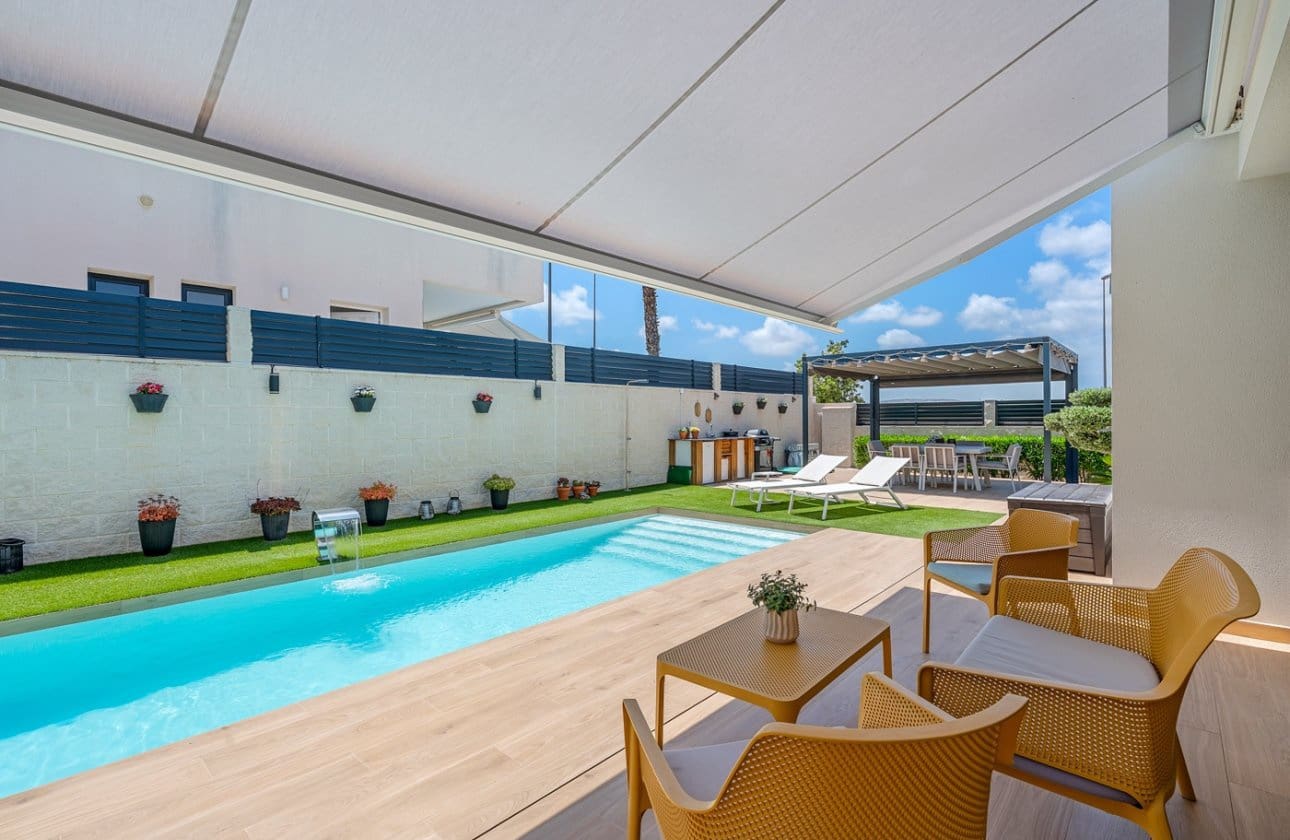 3 bedroom Villa for sale in Benijofar with pool - € 599,000 (Ref: 10037886)
