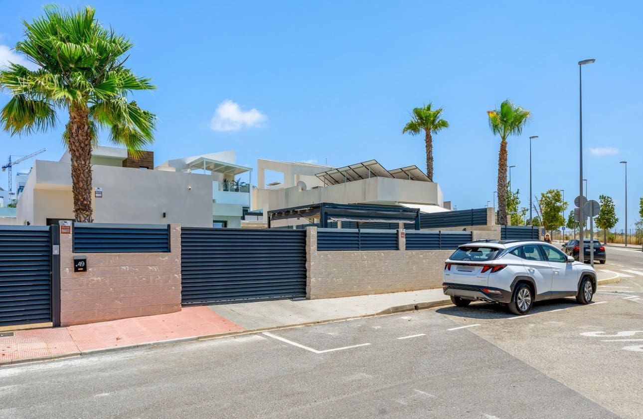 3 bedroom Villa for sale in Benijofar with pool - € 599,000 (Ref: 10037886)