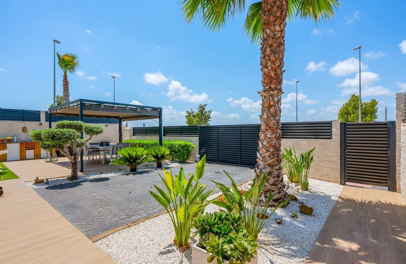 3 bedroom Villa for sale in Benijofar with pool - € 599,000 (Ref: 10037886)