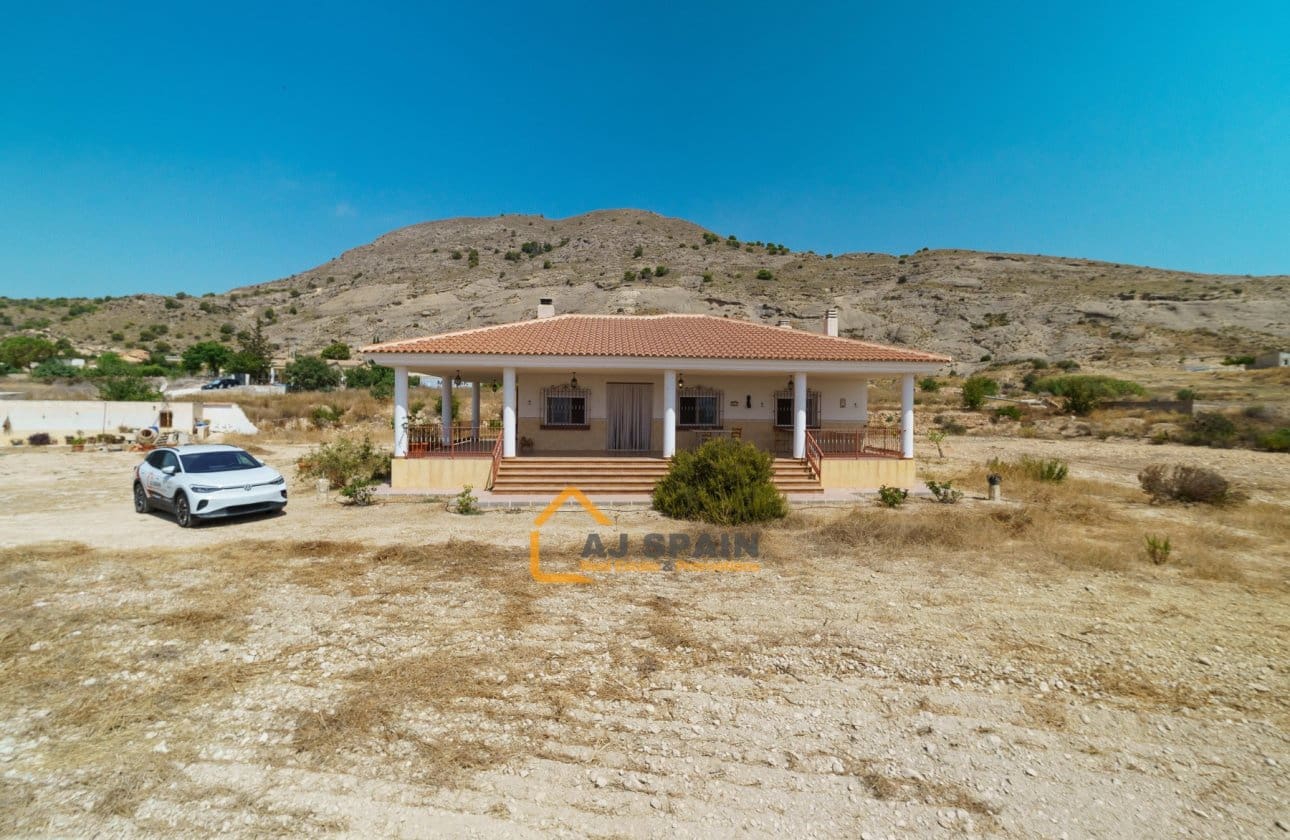 4 bedroom Finca/Country House for sale in Fortuna - € 319,000 (Ref: 10040148)