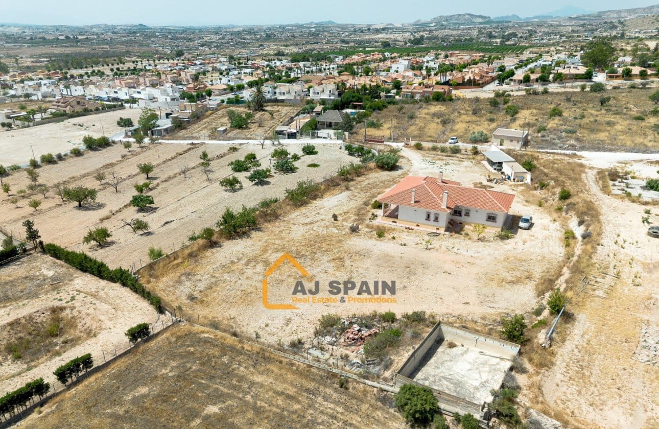 4 bedroom Finca/Country House for sale in Fortuna - € 319,000 (Ref: 10040148)