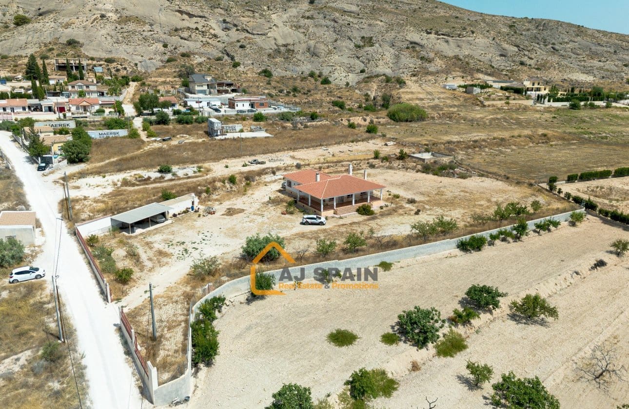 4 bedroom Finca/Country House for sale in Fortuna - € 319,000 (Ref: 10040148)