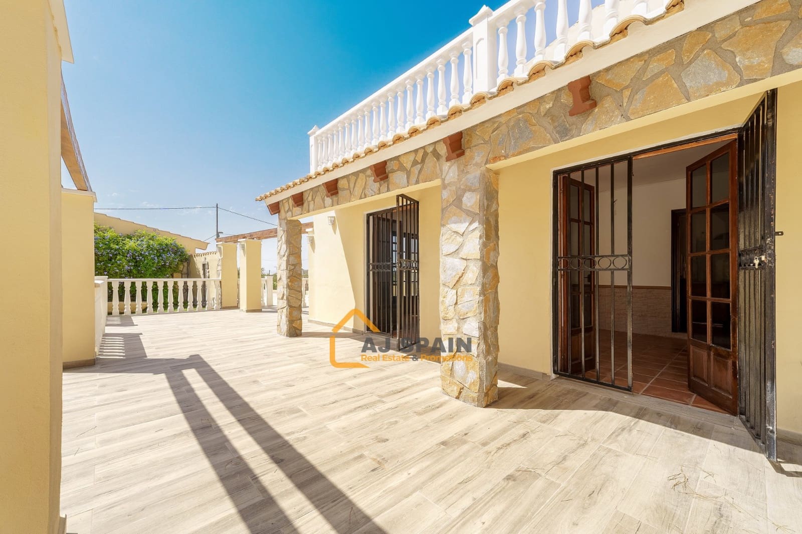 5 bedroom Finca/Country House for sale in Barinas with pool - € 472,000 (Ref: 10040212)
