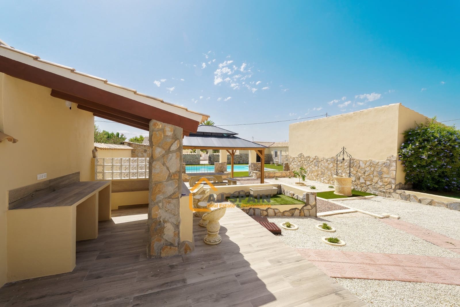 5 bedroom Finca/Country House for sale in Barinas with pool - € 472,000 (Ref: 10040212)