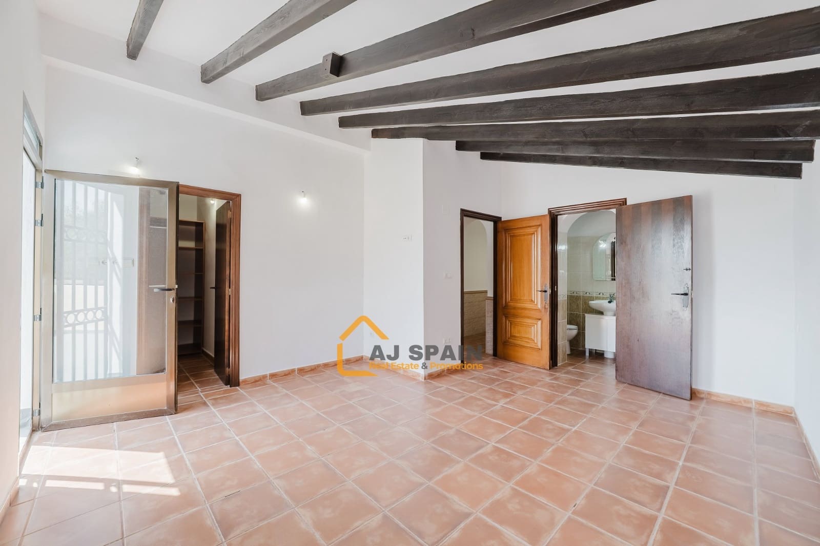 5 bedroom Finca/Country House for sale in Barinas with pool - € 472,000 (Ref: 10040212)