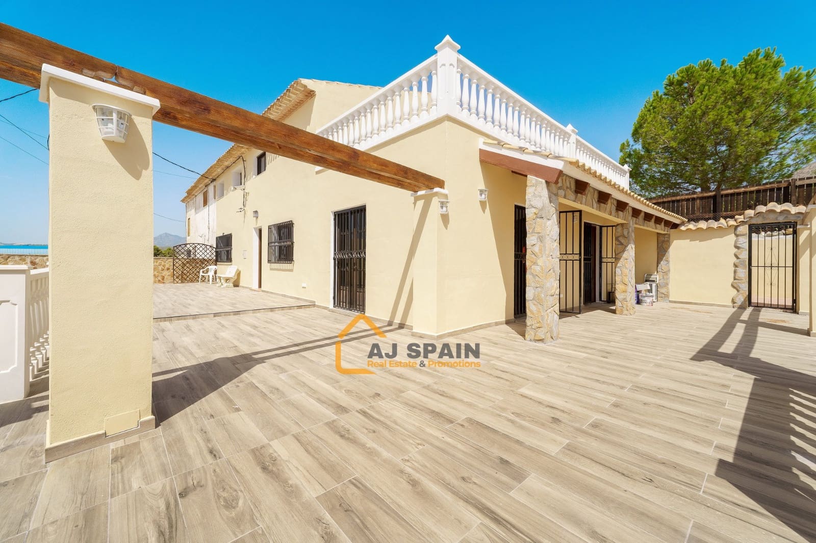 5 bedroom Finca/Country House for sale in Barinas with pool - € 472,000 (Ref: 10040212)