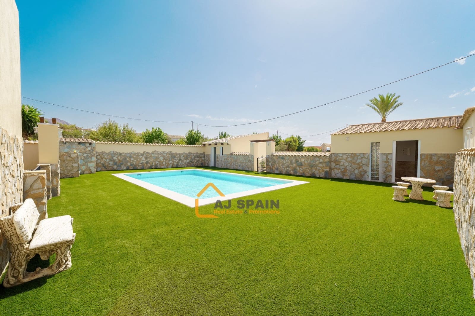 5 bedroom Finca/Country House for sale in Barinas with pool - € 472,000 (Ref: 10040212)