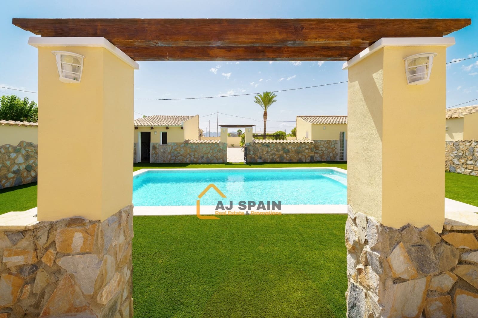 5 bedroom Finca/Country House for sale in Barinas with pool - € 472,000 (Ref: 10040212)
