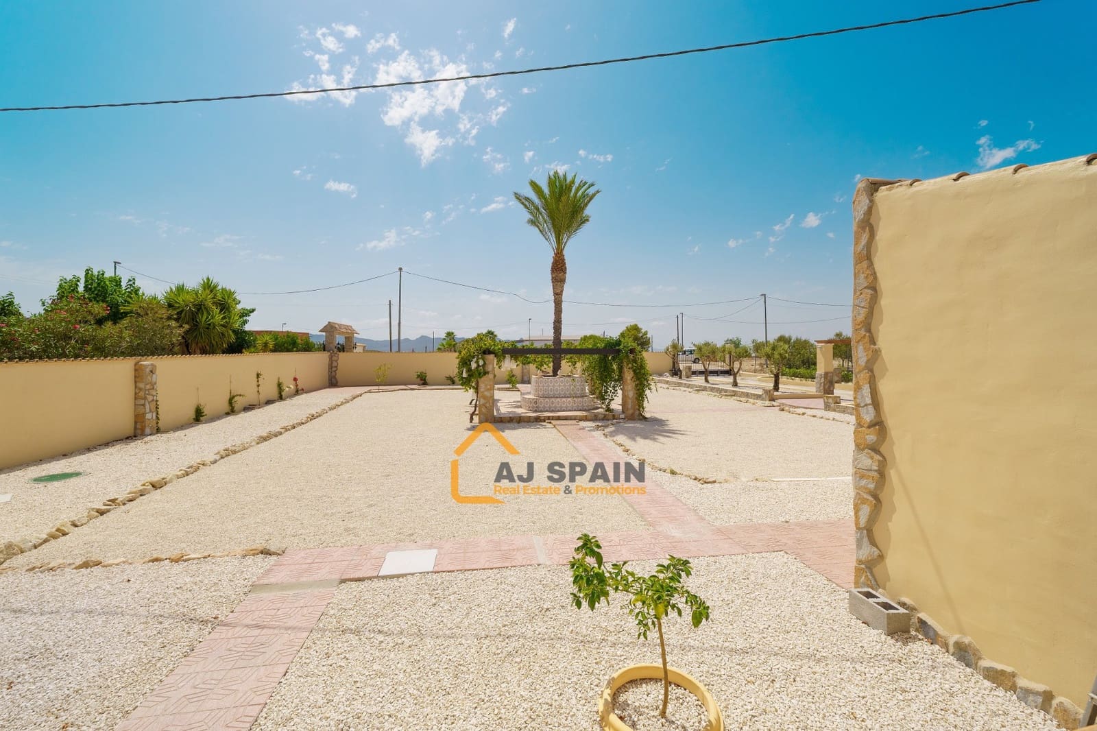 5 bedroom Finca/Country House for sale in Barinas with pool - € 472,000 (Ref: 10040212)