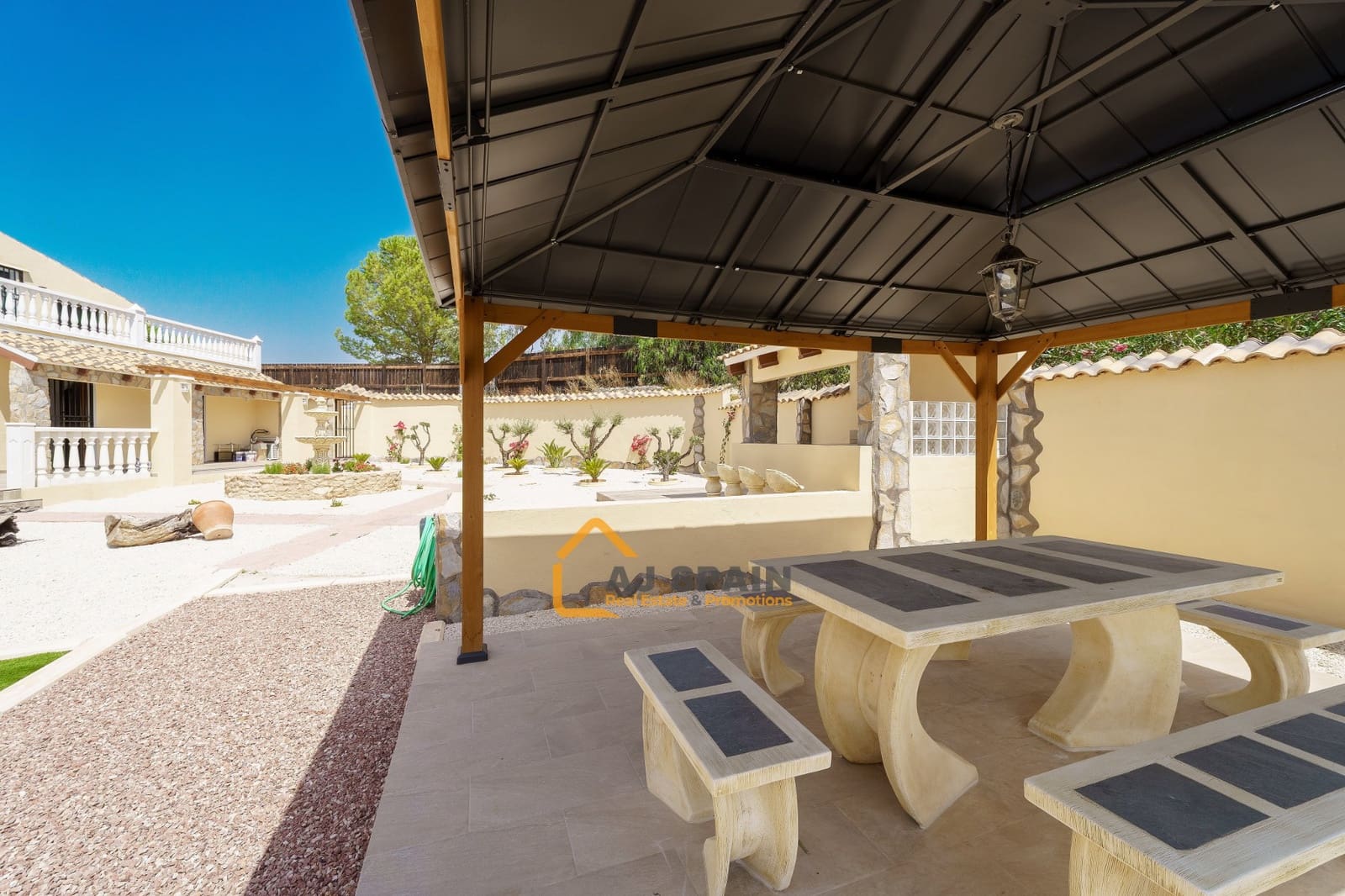 5 bedroom Finca/Country House for sale in Barinas with pool - € 472,000 (Ref: 10040212)