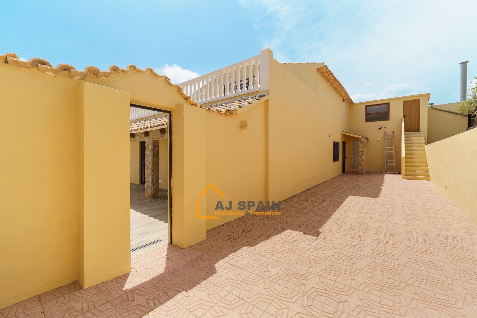 5 bedroom Finca/Country House for sale in Barinas with pool - € 472,000 (Ref: 10040212)