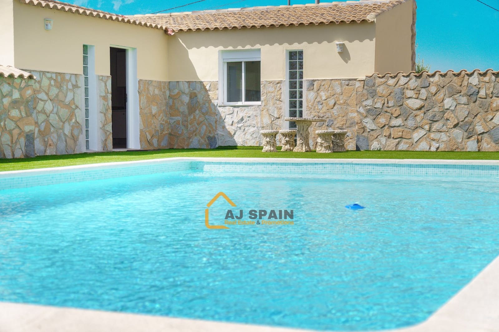 5 bedroom Finca/Country House for sale in Barinas with pool - € 472,000 (Ref: 10040212)