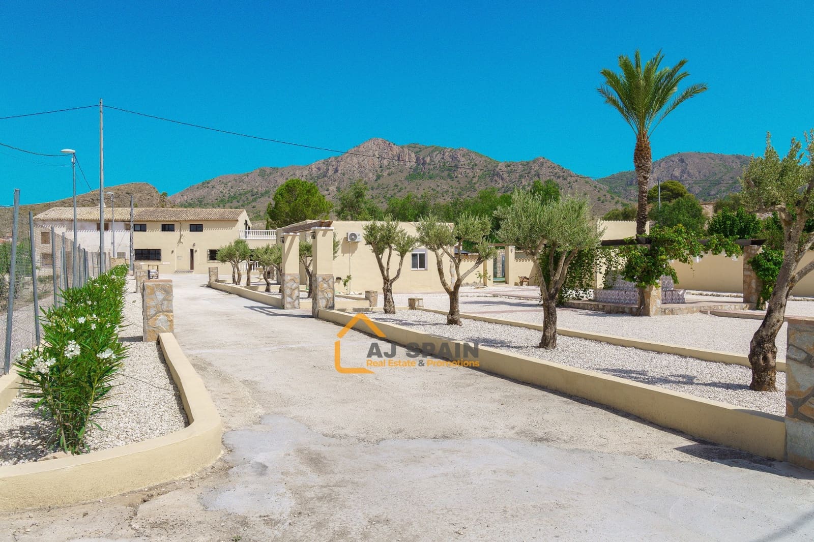 5 bedroom Finca/Country House for sale in Barinas with pool - € 472,000 (Ref: 10040212)