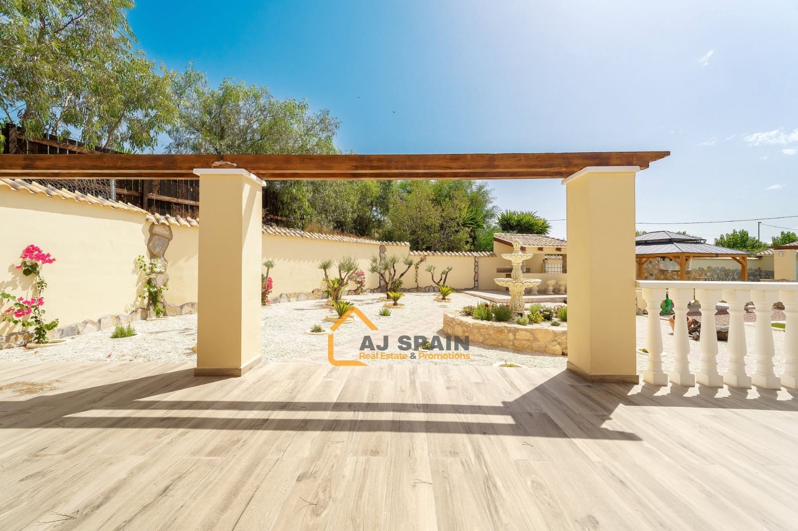 5 bedroom Finca/Country House for sale in Barinas with pool - € 472,000 (Ref: 10040212)