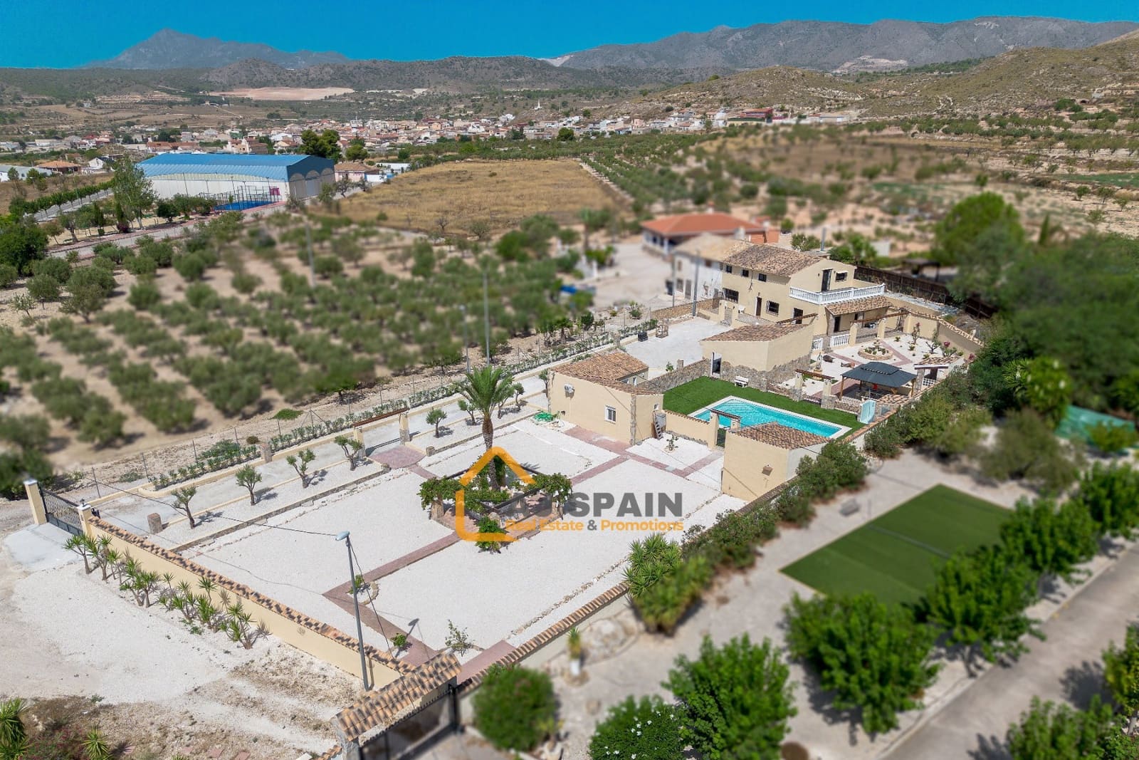 5 bedroom Finca/Country House for sale in Barinas with pool - € 472,000 (Ref: 10040212)