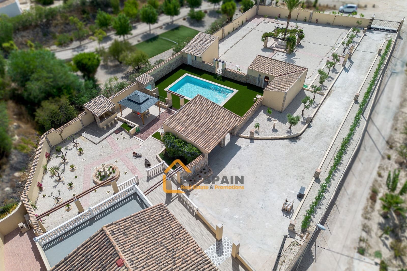 5 bedroom Finca/Country House for sale in Barinas with pool - € 472,000 (Ref: 10040212)