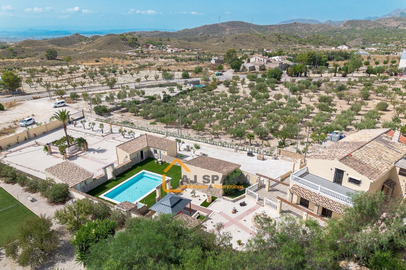 5 bedroom Finca/Country House for sale in Barinas with pool - € 472,000 (Ref: 10040212)