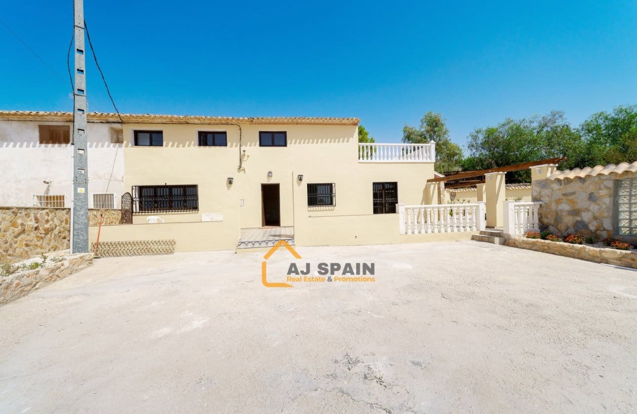 5 bedroom Finca/Country House for sale in Barinas with pool garage - € 472,000 (Ref: 10040212)