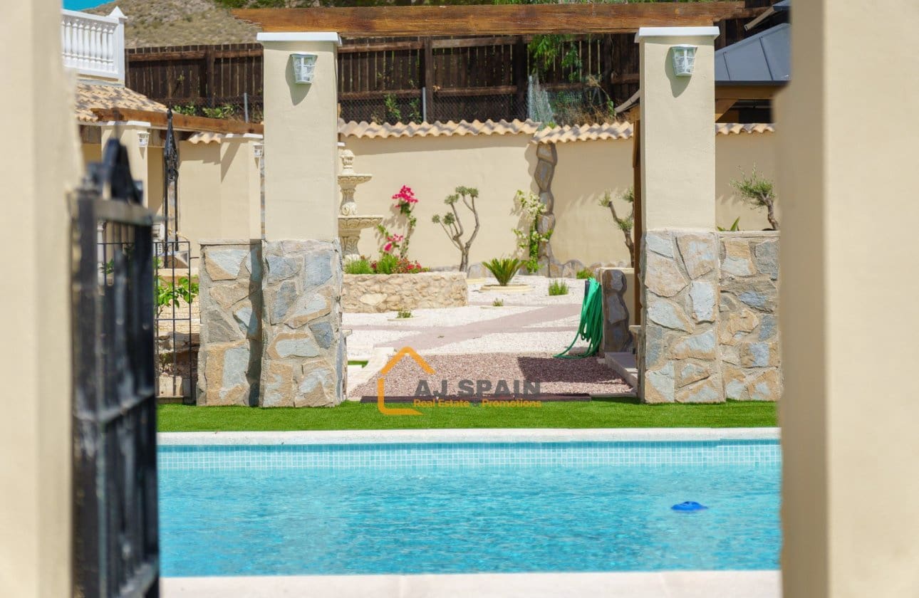 5 bedroom Finca/Country House for sale in Barinas with pool garage - € 472,000 (Ref: 10040212)