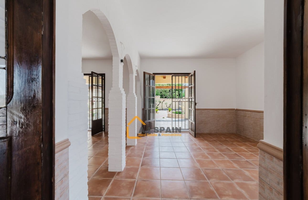 5 bedroom Finca/Country House for sale in Barinas with pool garage - € 472,000 (Ref: 10040212)