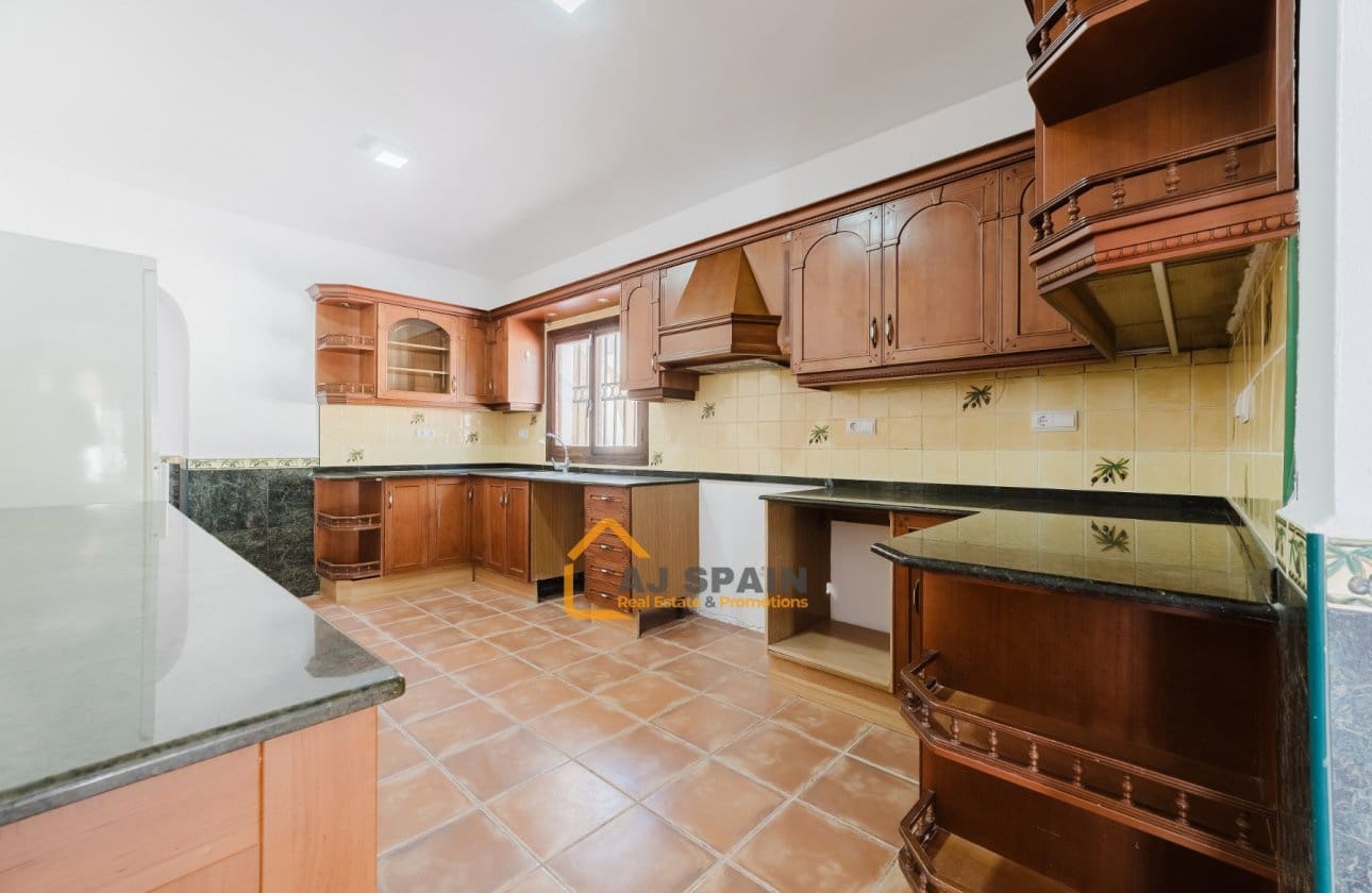 5 bedroom Finca/Country House for sale in Barinas with pool garage - € 472,000 (Ref: 10040212)