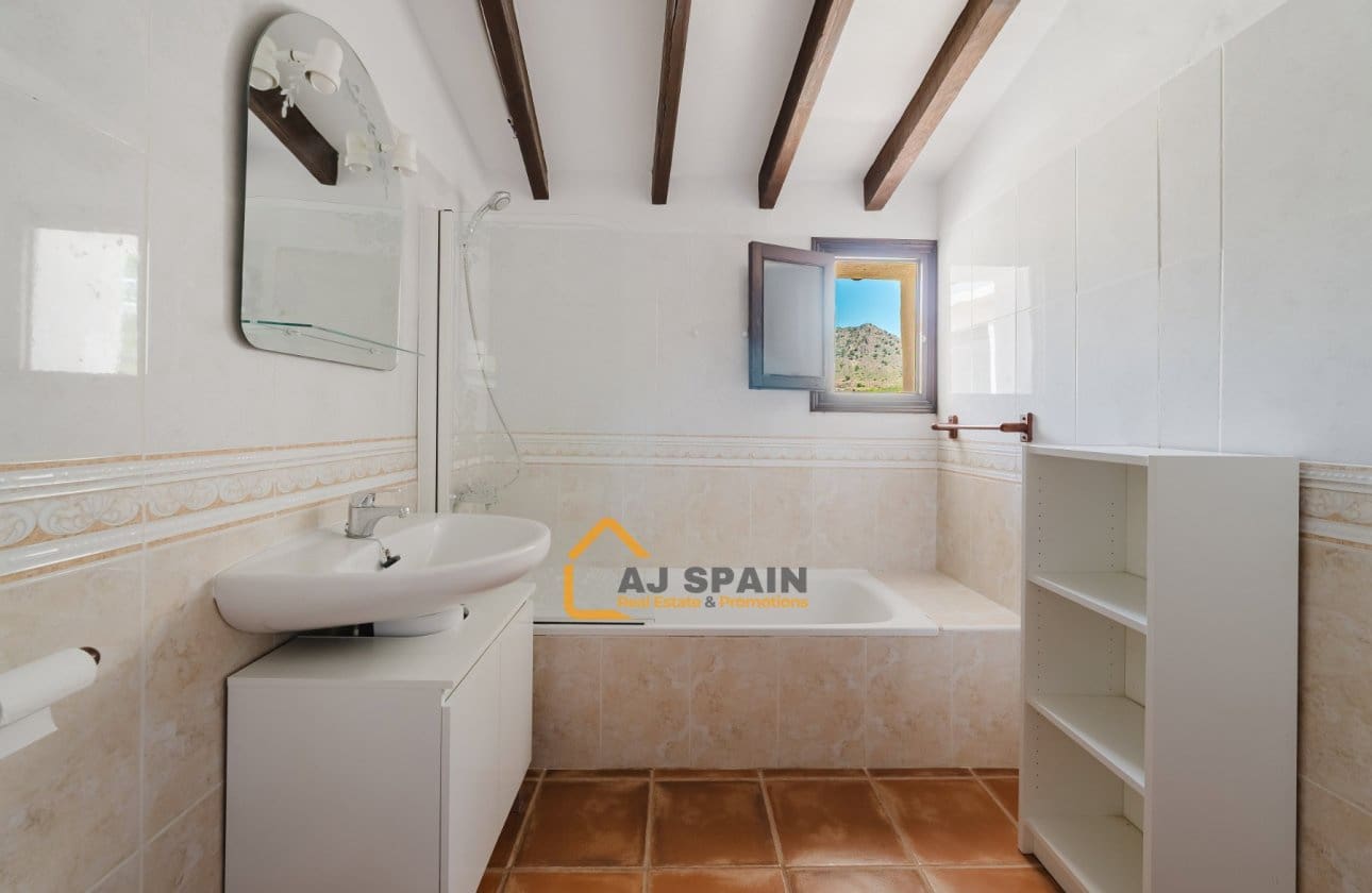 5 bedroom Finca/Country House for sale in Barinas with pool garage - € 472,000 (Ref: 10040212)