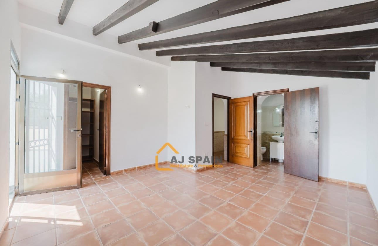 5 bedroom Finca/Country House for sale in Barinas with pool garage - € 472,000 (Ref: 10040212)