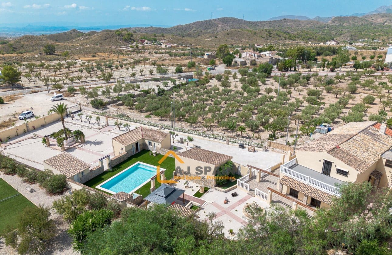 5 bedroom Finca/Country House for sale in Barinas with pool garage - € 472,000 (Ref: 10040212)