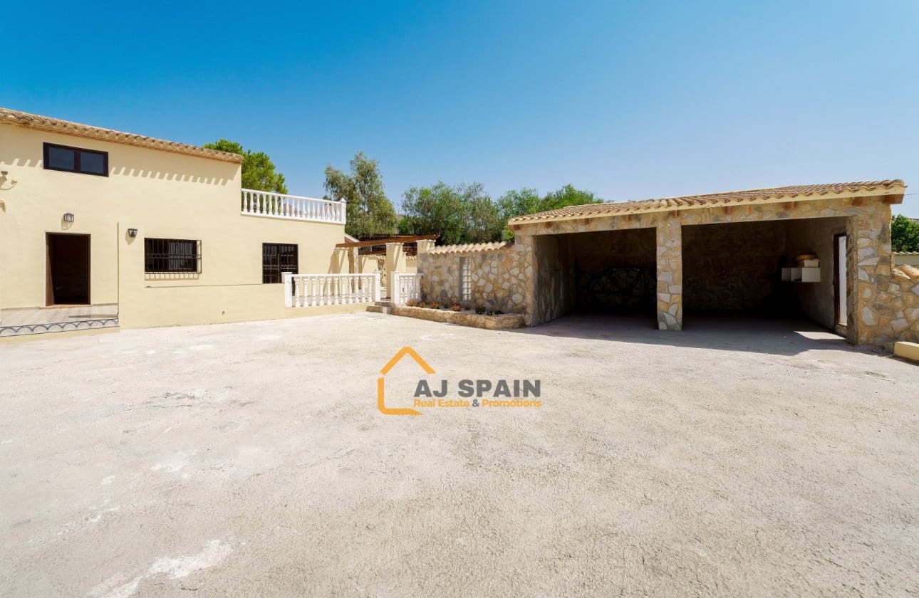 5 bedroom Finca/Country House for sale in Barinas with pool garage - € 472,000 (Ref: 10040212)