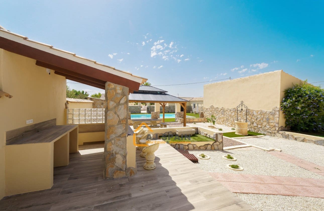 5 bedroom Finca/Country House for sale in Barinas with pool garage - € 472,000 (Ref: 10040212)