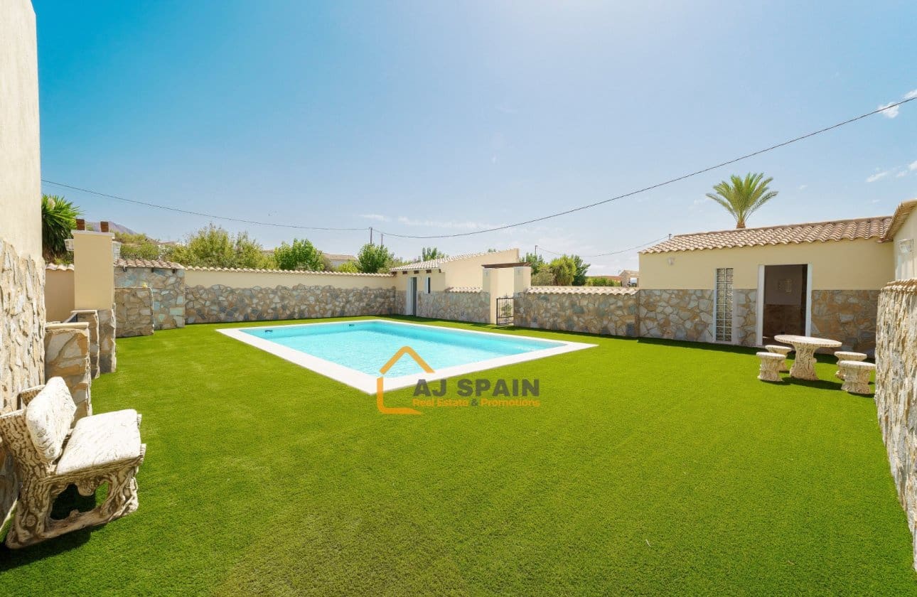 5 bedroom Finca/Country House for sale in Barinas with pool garage - € 472,000 (Ref: 10040212)