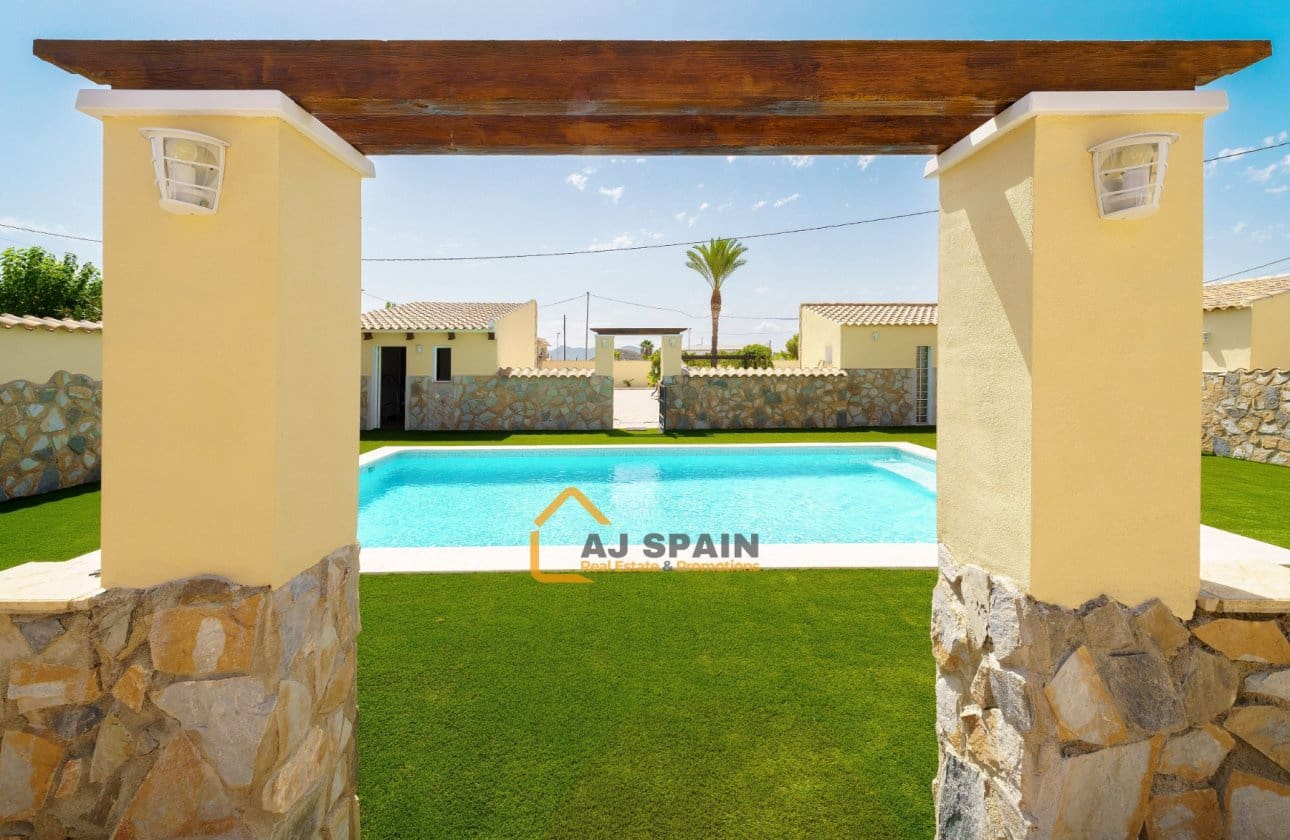 5 bedroom Finca/Country House for sale in Barinas with pool garage - € 472,000 (Ref: 10040212)