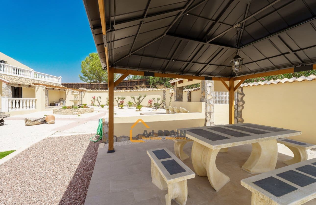 5 bedroom Finca/Country House for sale in Barinas with pool garage - € 472,000 (Ref: 10040212)