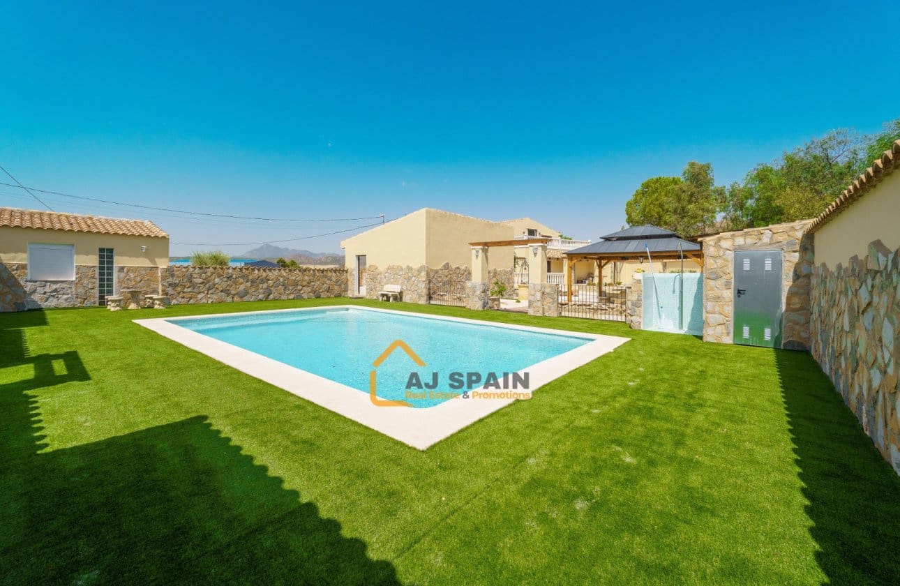 5 bedroom Finca/Country House for sale in Barinas with pool garage - € 472,000 (Ref: 10040212)