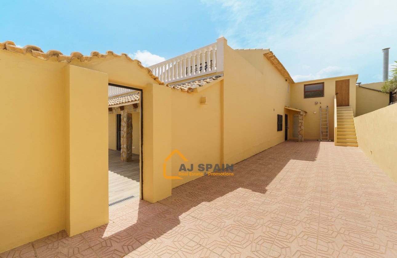 5 bedroom Finca/Country House for sale in Barinas with pool garage - € 472,000 (Ref: 10040212)