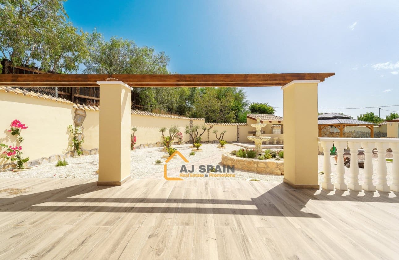 5 bedroom Finca/Country House for sale in Barinas with pool garage - € 472,000 (Ref: 10040212)