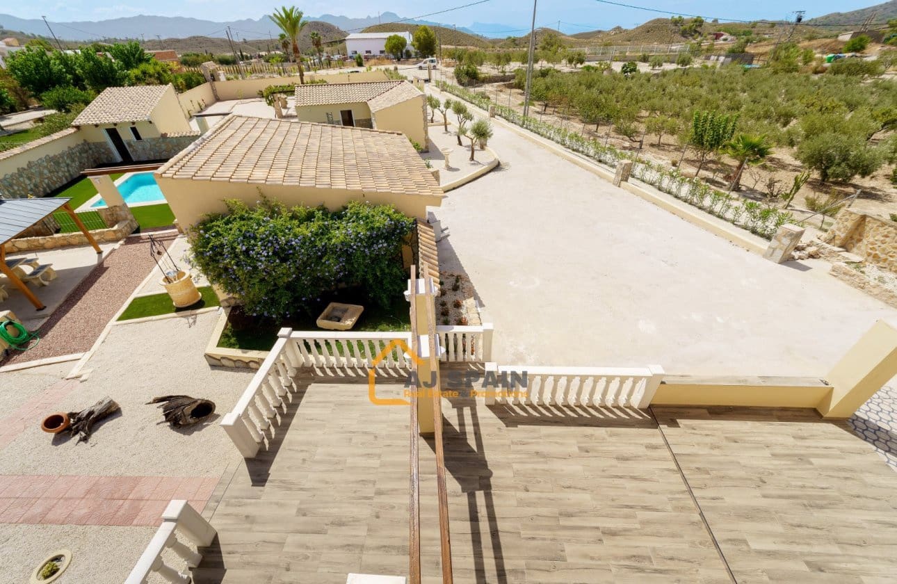 5 bedroom Finca/Country House for sale in Barinas with pool garage - € 472,000 (Ref: 10040212)
