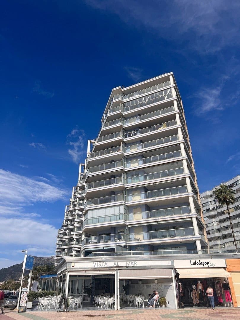 3 bedroom Apartment for sale in Calpe / Calp with pool - € 899,000 (Ref: 10047983)
