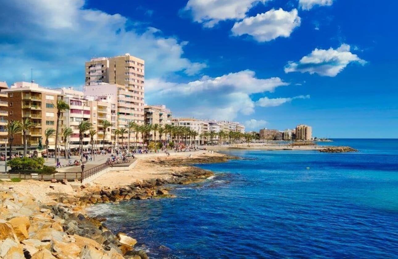 2 soveværelse Lejlighed til salg i Torrevieja med swimmingpool garage - € 330.000 (Ref: 10048784)
