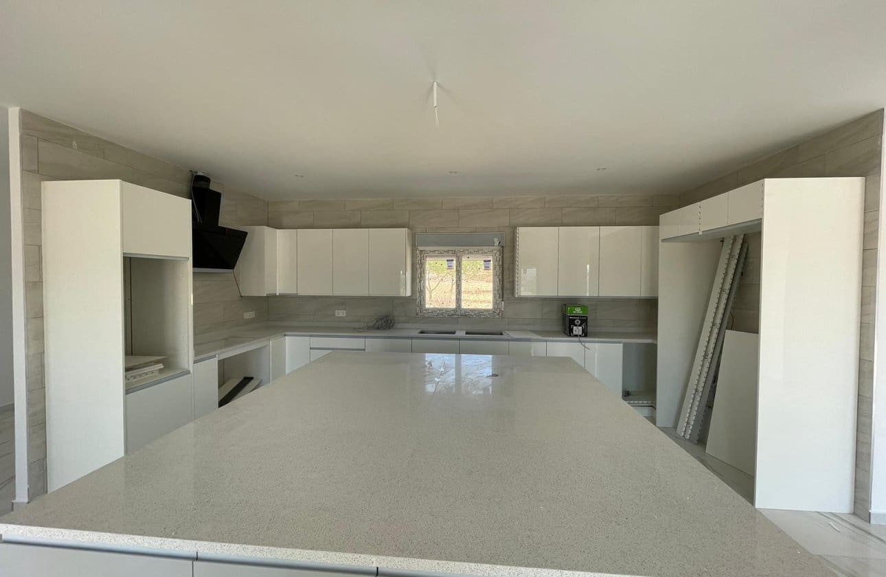 6 bedroom Villa for sale in Pinoso with pool garage - € 611,000 (Ref: 10051052)