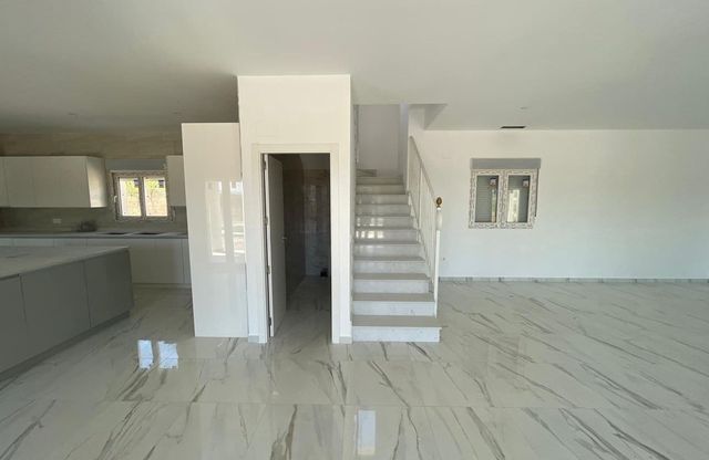 6 slaapkamer Villa te koop in Pinoso met zwembad garage - € 611.000 (Ref: 10051052)