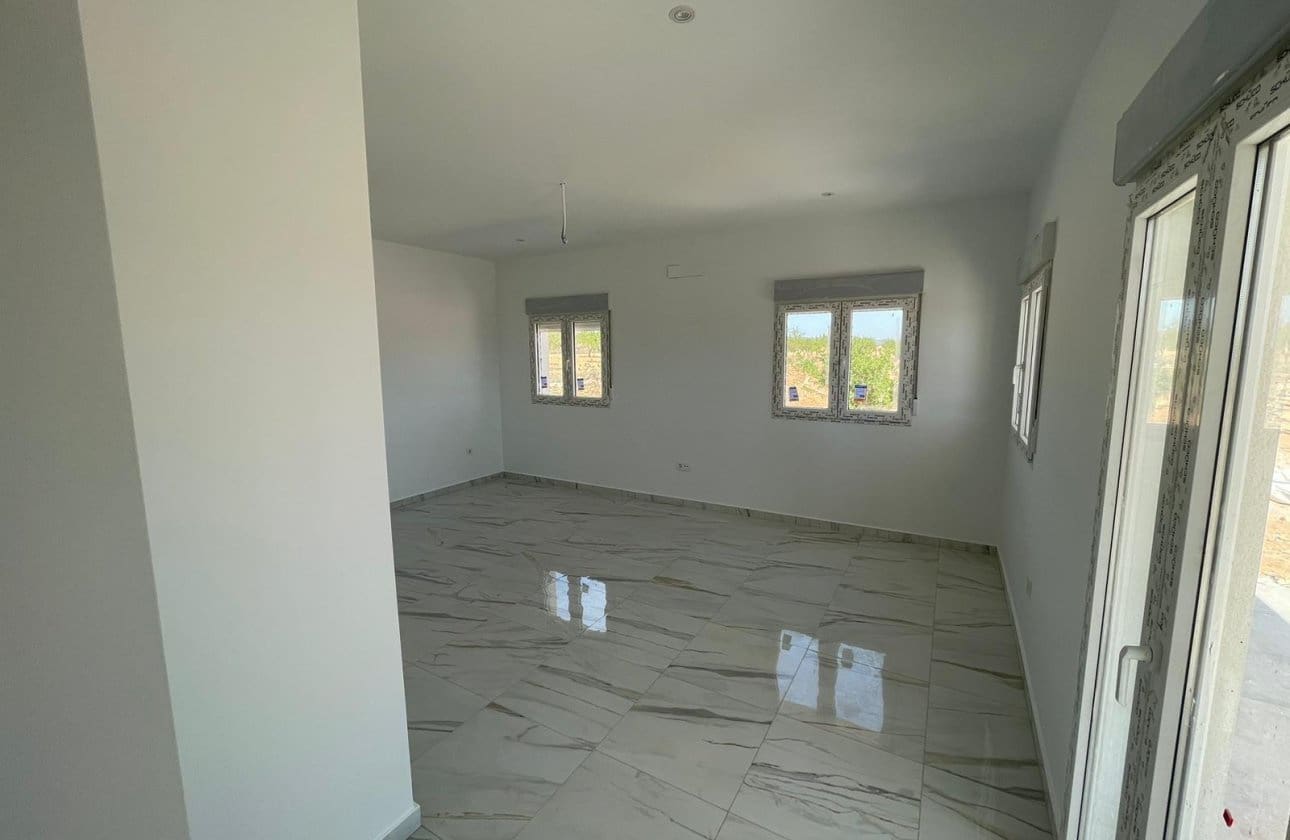 6 bedroom Villa for sale in Pinoso with pool garage - € 611,000 (Ref: 10051052)