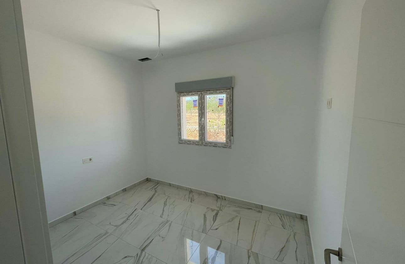 6 bedroom Villa for sale in Pinoso with pool garage - € 611,000 (Ref: 10051052)