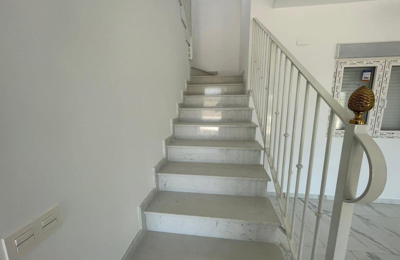 6 bedroom Villa for sale in Pinoso with pool garage - € 611,000 (Ref: 10051052)