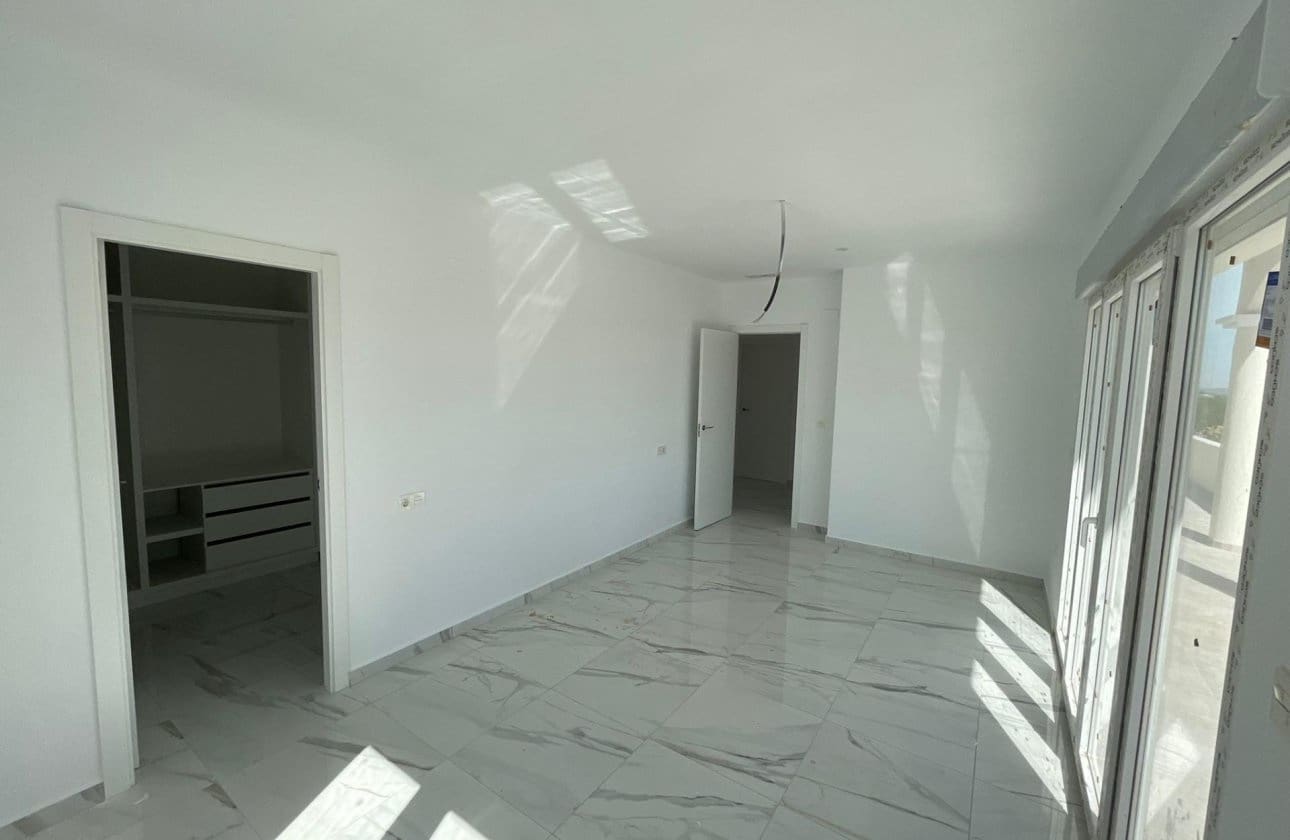 6 bedroom Villa for sale in Pinoso with pool garage - € 611,000 (Ref: 10051052)
