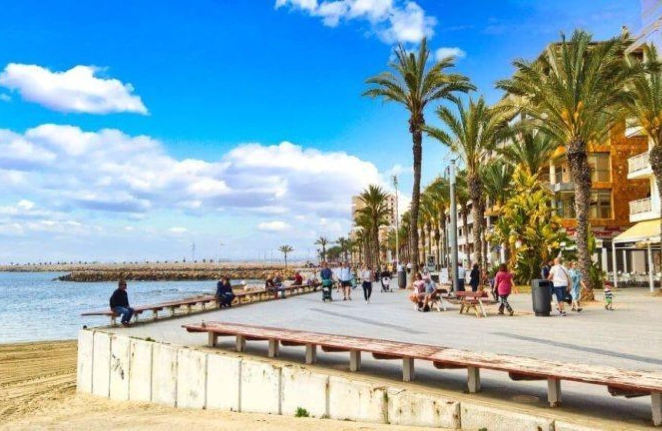 3 slaapkamer Appartement te koop in Torrevieja met zwembad - € 439.000 (Ref: 10051066)