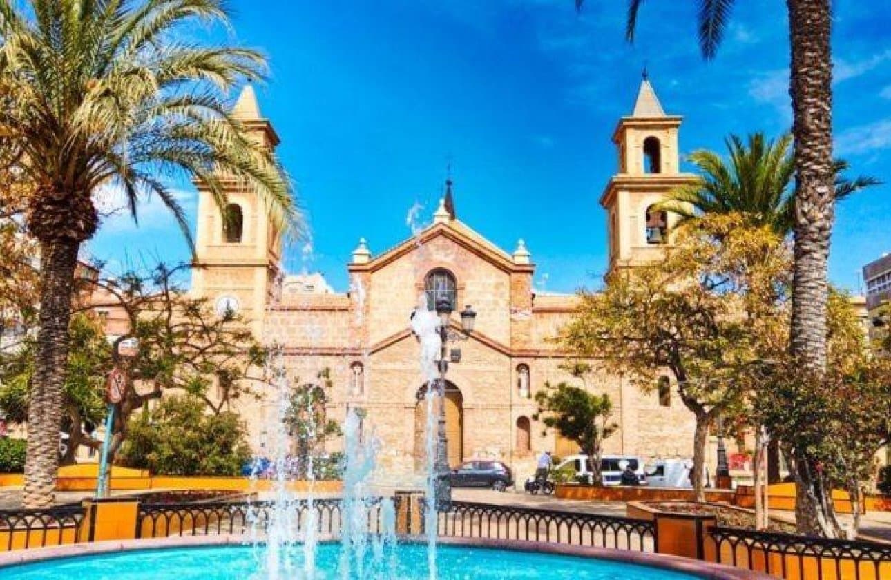 3 slaapkamer Appartement te koop in Torrevieja met zwembad - € 439.000 (Ref: 10051066)