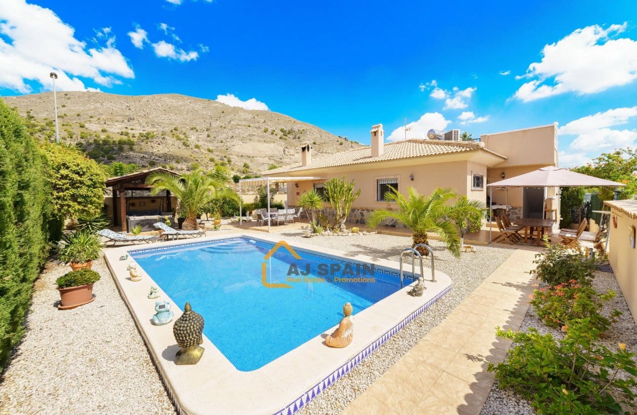 3 bedroom Villa for sale in Fortuna with pool - € 289,000 (Ref: 10089977)